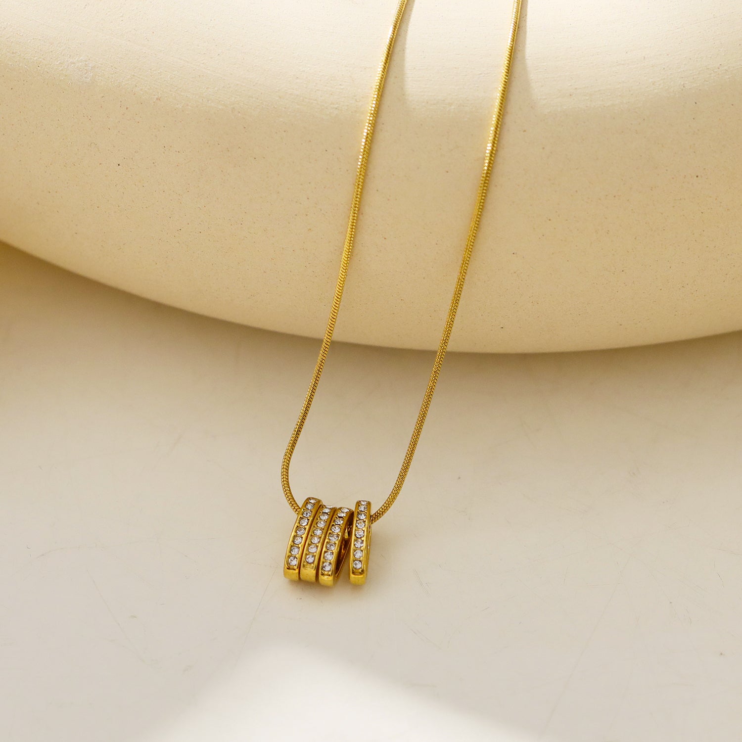 hackney-nine | hackneynine | Style GARNA 36318: Mini Snake-Skin Chain with Zirconia-Adorned Oval Shaped Charms