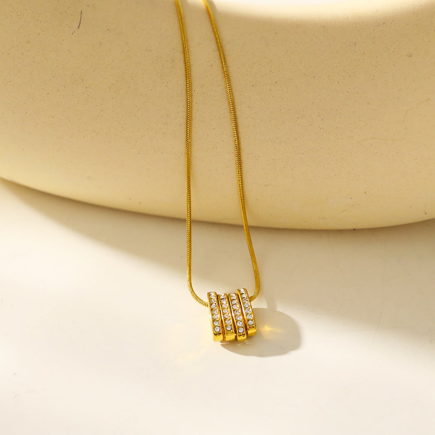 hackney-nine | hackneynine | Style GARNA 36318: Mini Snake-Skin Chain with Zirconia-Adorned Oval Shaped Charms