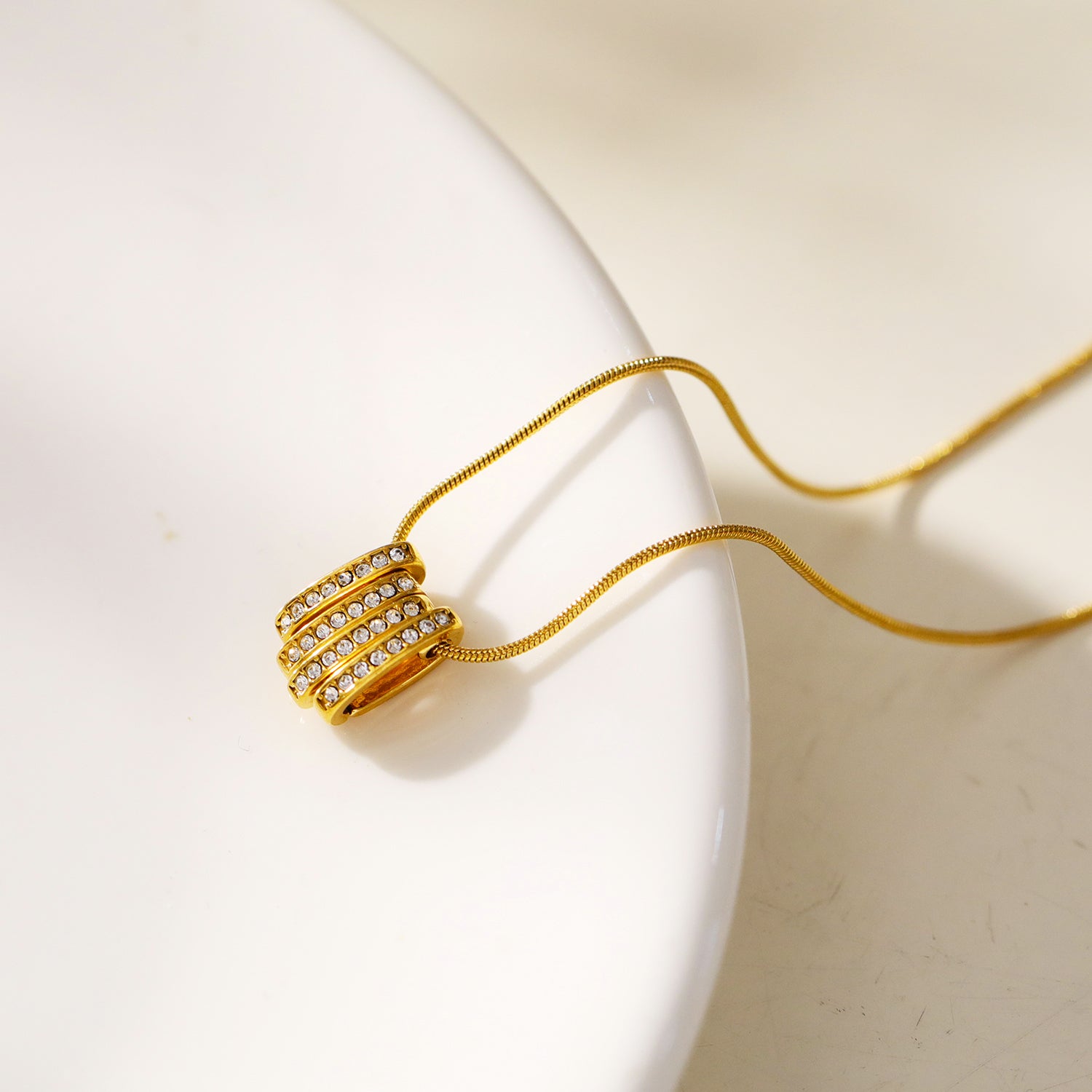 hackney-nine | hackneynine | Style GARNA 36318: Mini Snake-Skin Chain with Zirconia-Adorned Oval Shaped Charms