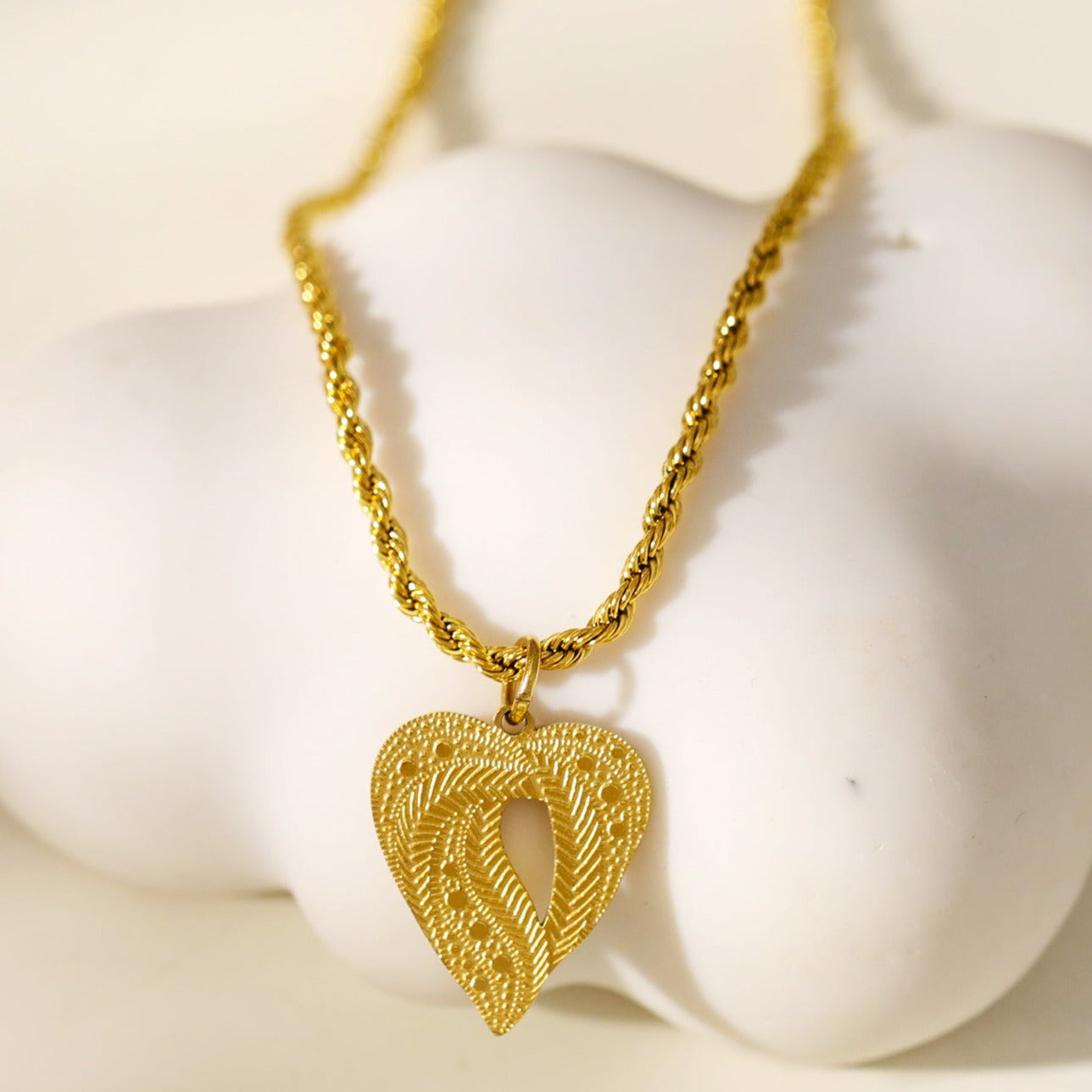 hackney-nine | hackney-nine-jewellery | Style GIVERNY 45242: Ornate Abstract Heart Pendant on a Rope Chain Necklace.