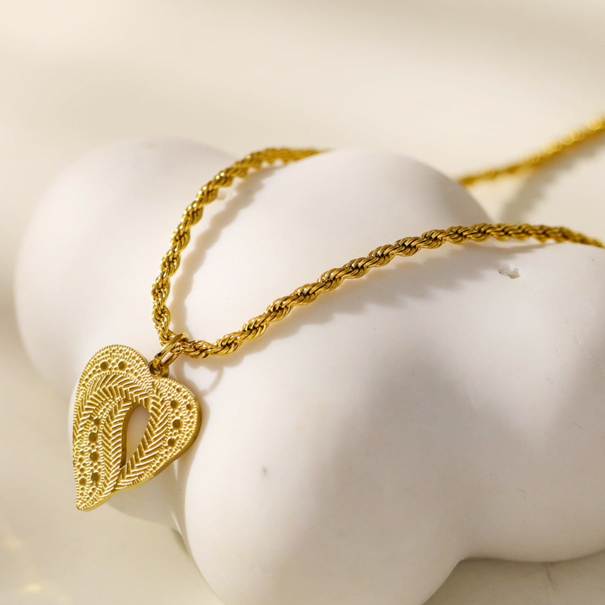 hackney-nine | hackney-nine-jewellery | Style GIVERNY 45242: Ornate Abstract Heart Pendant on a Rope Chain Necklace.