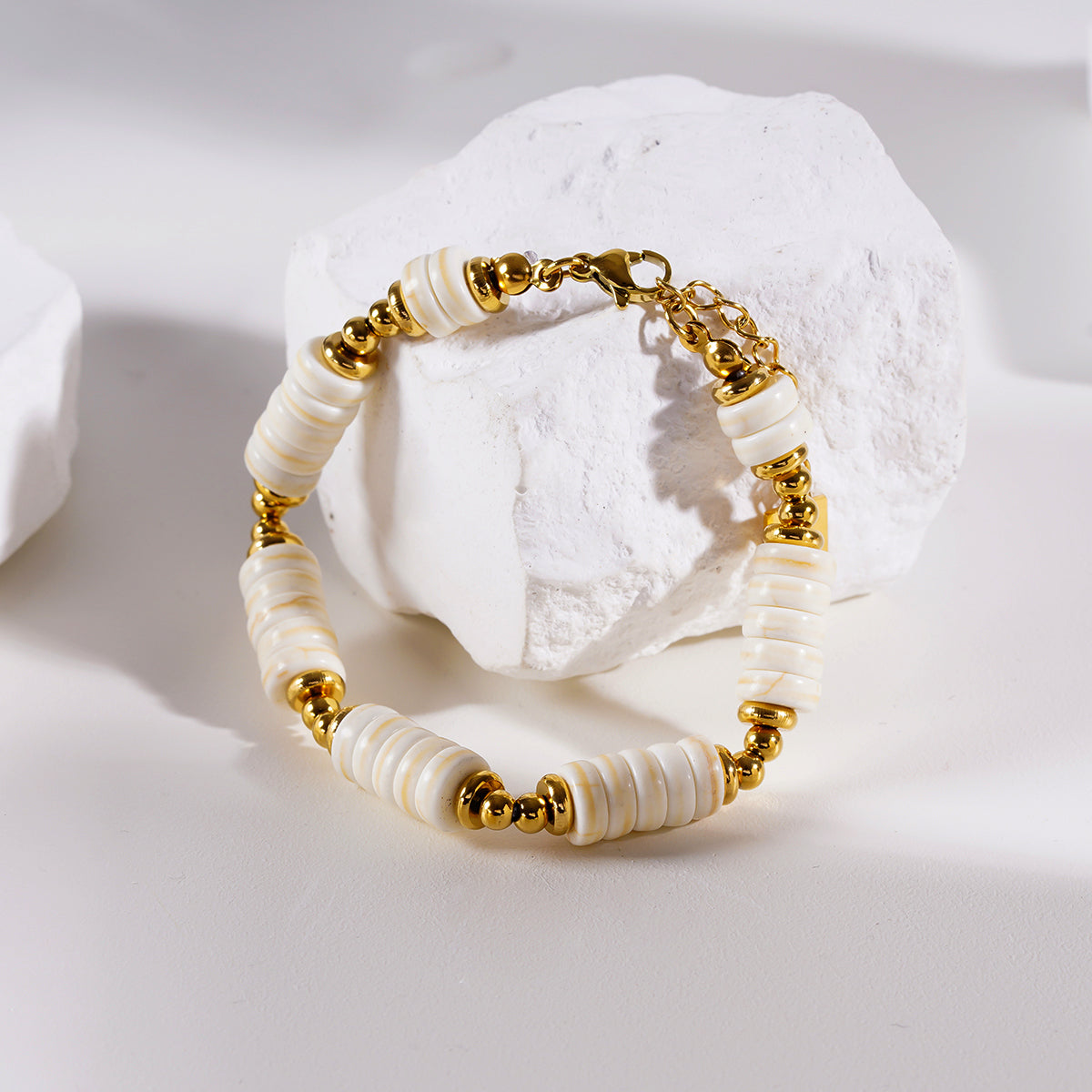 Style GODIVA 9409: White Turquoise Stone & Gold Beaded Modern Boho Bracelet