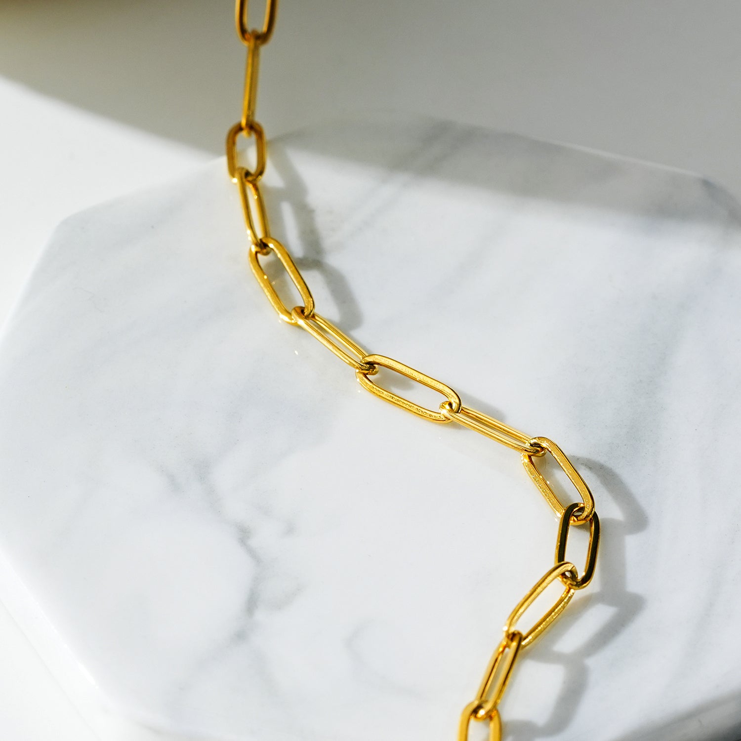 Style HAKILA LG 5800G: Essential Gold Chain Link Paper-Clip Anklet.