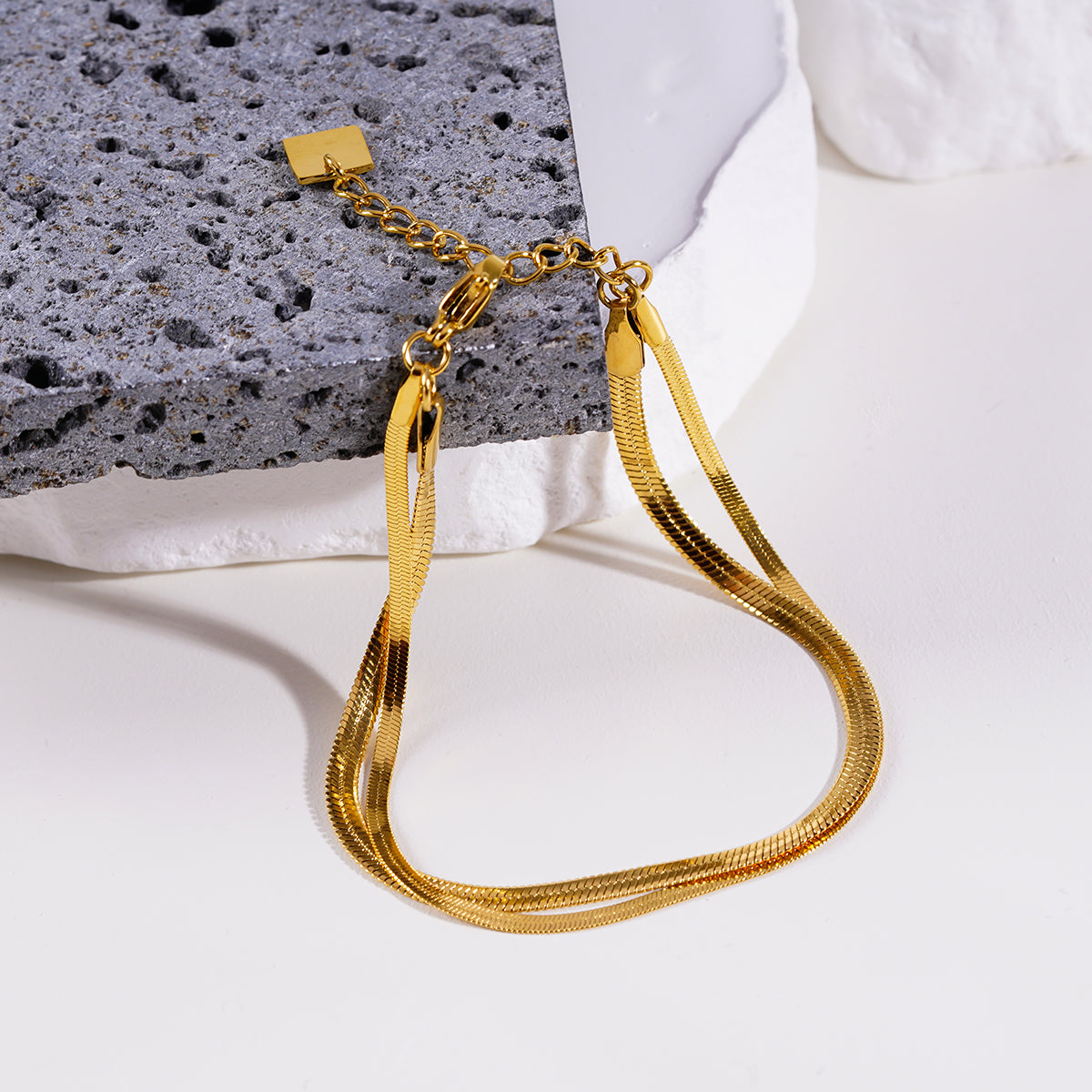 Style INESE 8616: Snake-Skin Textured 2-Layer Gold Bracelet.