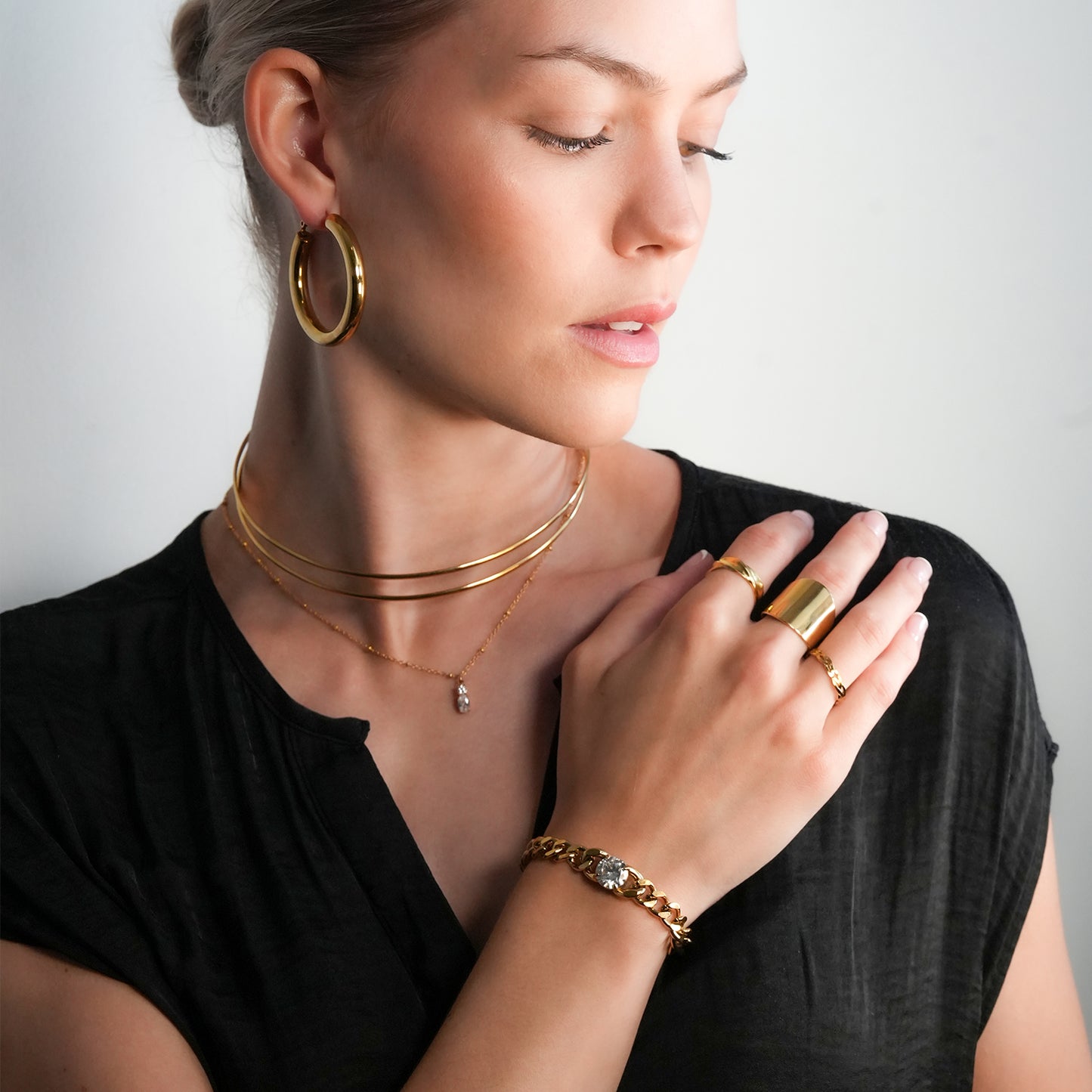 JATDAL Gold: Cuban Link Bracelet with a Dazzling Moissanite Centrepiece