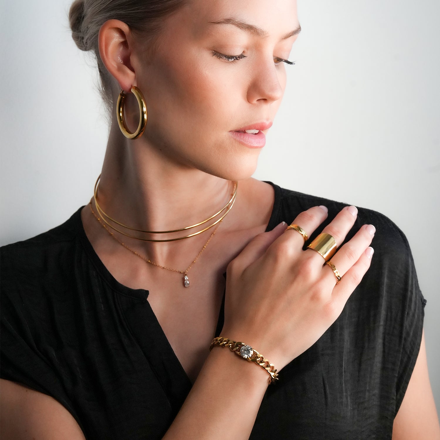 JATDAL Gold: Cuban Link Bracelet with a Dazzling Moissanite Centrepiece