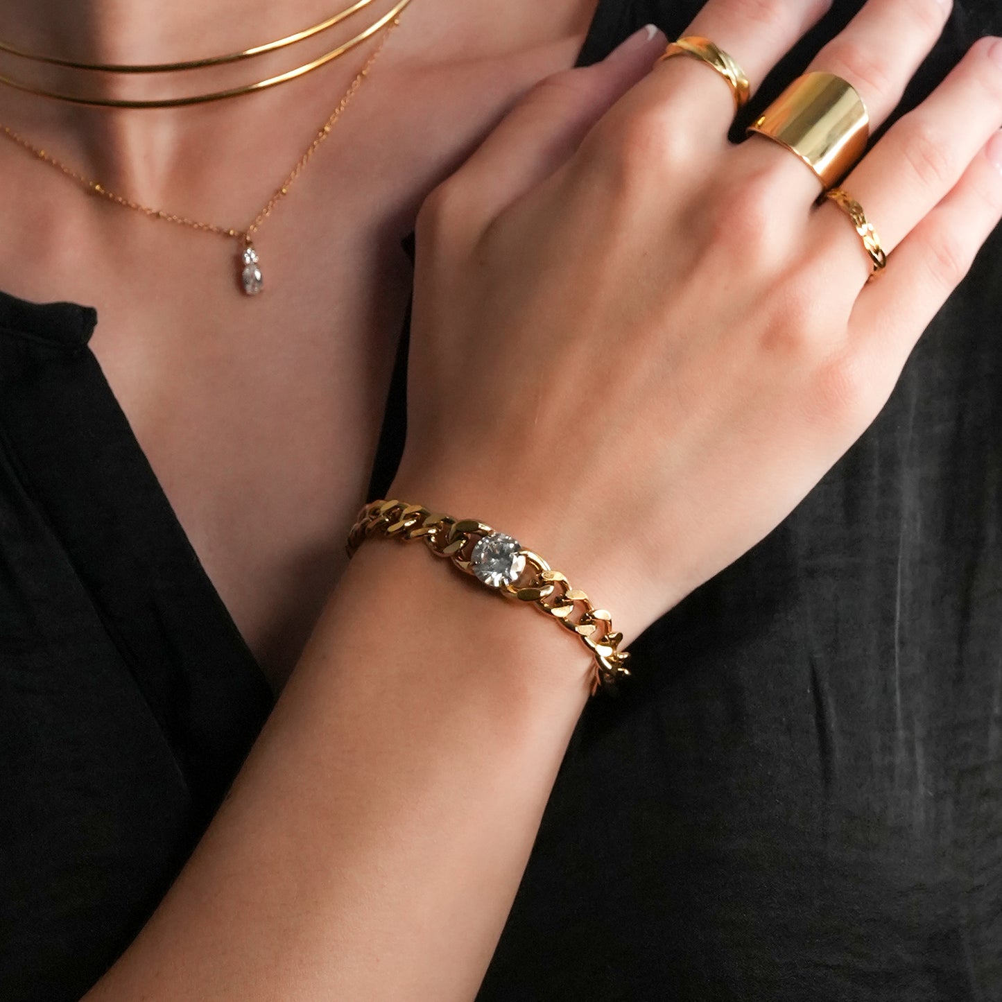 JATDAL Gold: Cuban Link Bracelet with a Dazzling Moissanite Centrepiece