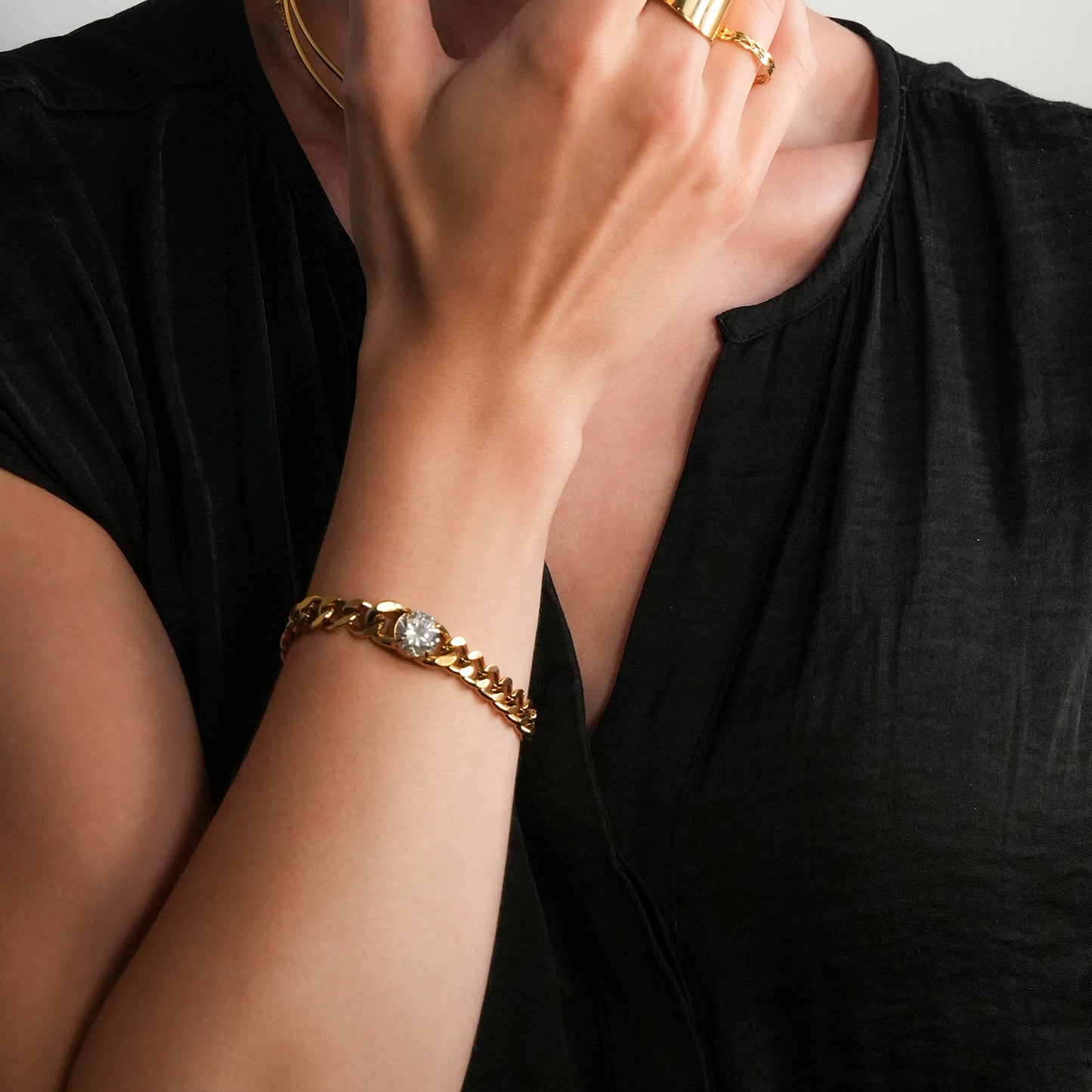 JATDAL Gold: Cuban Link Bracelet with a Dazzling Moissanite Centrepiece