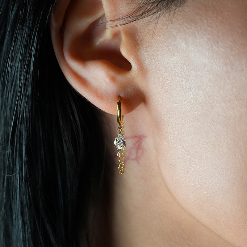 Style KAZUKA 8726: Hoop Earrings with Pear-Shaped Zirconia Charm and Dainty Chain.