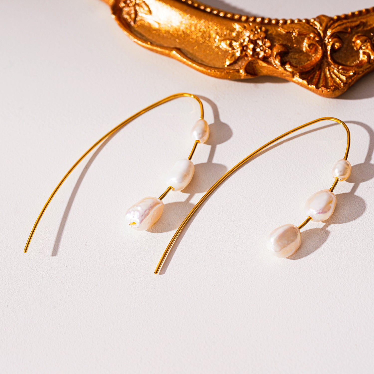 Style LISANNE 0985: Geometric Shaped Modernist Hoop Earring with a Trio of Fresh-Water Pearls.