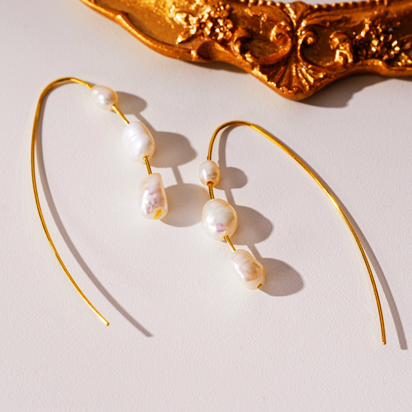 Style LISANNE 0985: Geometric Shaped Modernist Hoop Earring with a Trio of Fresh-Water Pearls.