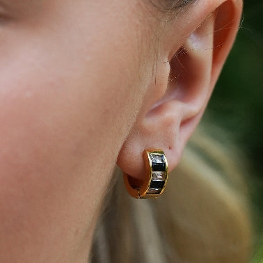 Style LOTTA 122216: Black & White Embedded Zirconia Mini Hoop Earrings.