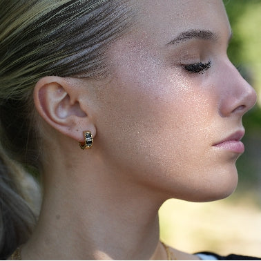 Style LOTTA 122216: Retro Black &amp; White Embedded Zirconia Mini Hoop Earrings.&nbsp;