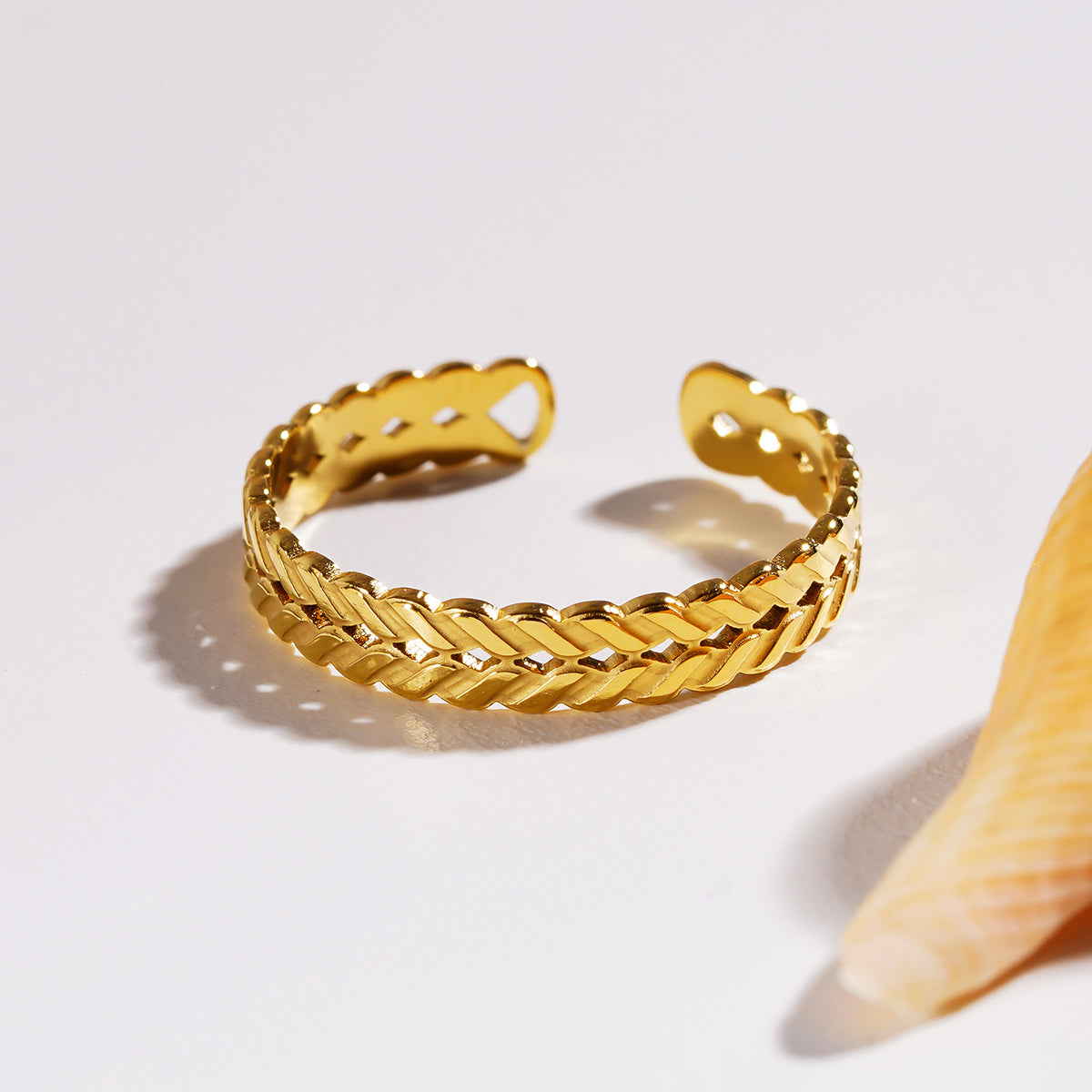 Style LUCAS 3565: Double Stacked Herringbone Design Textured Ring.