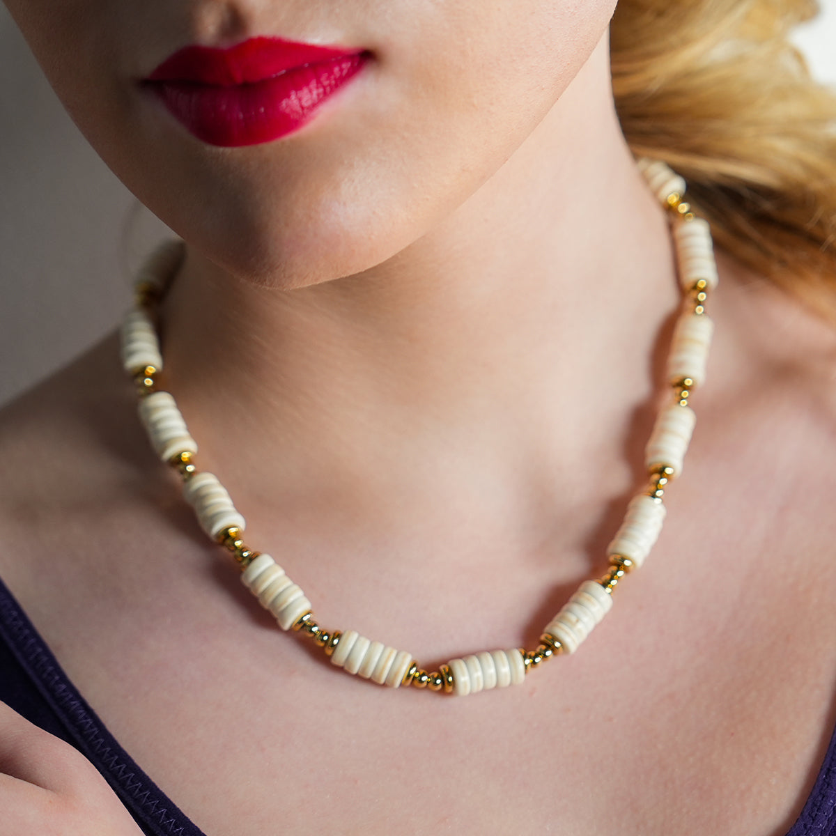 Style LULAMA 9287: White Turquoise Stone &amp; Gold Beaded Modern Boho Chain Necklace.