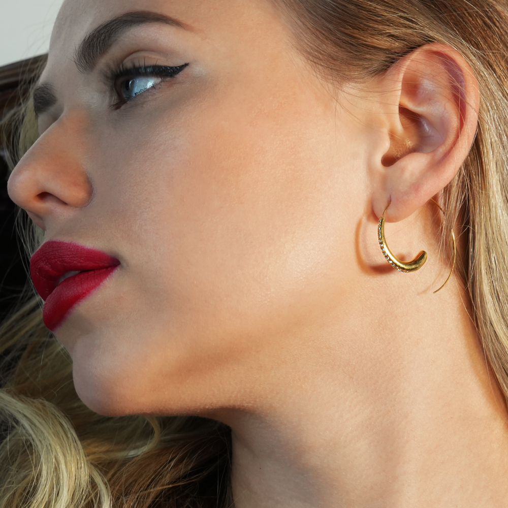 hackney-nine | hackneynine | Style LYSSA 89666: Geometric Earrings - Curved Elegance with Zirconia Sparkle.