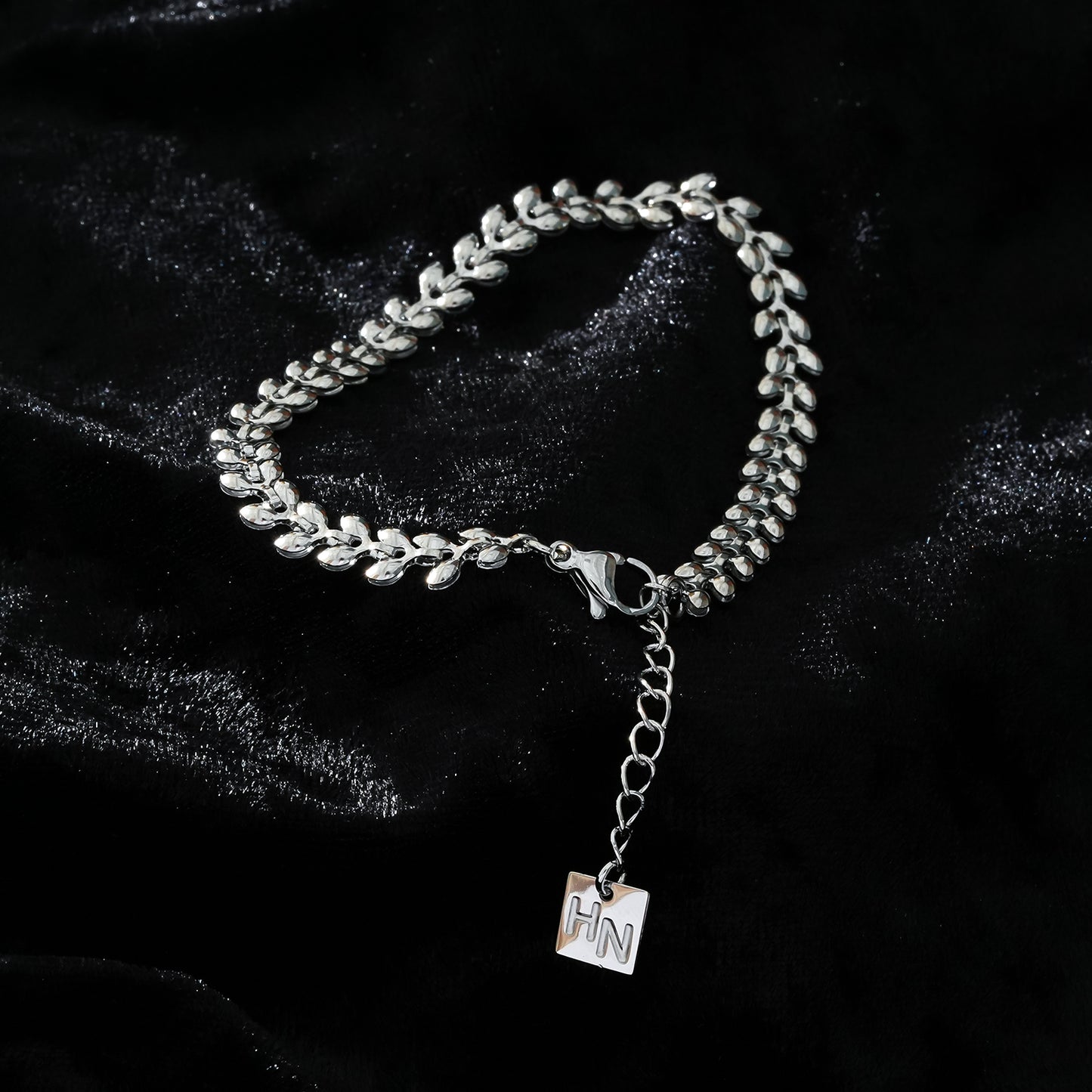 MAGDA Silver (White Gold): Leafy Patterned Bold Bracelet