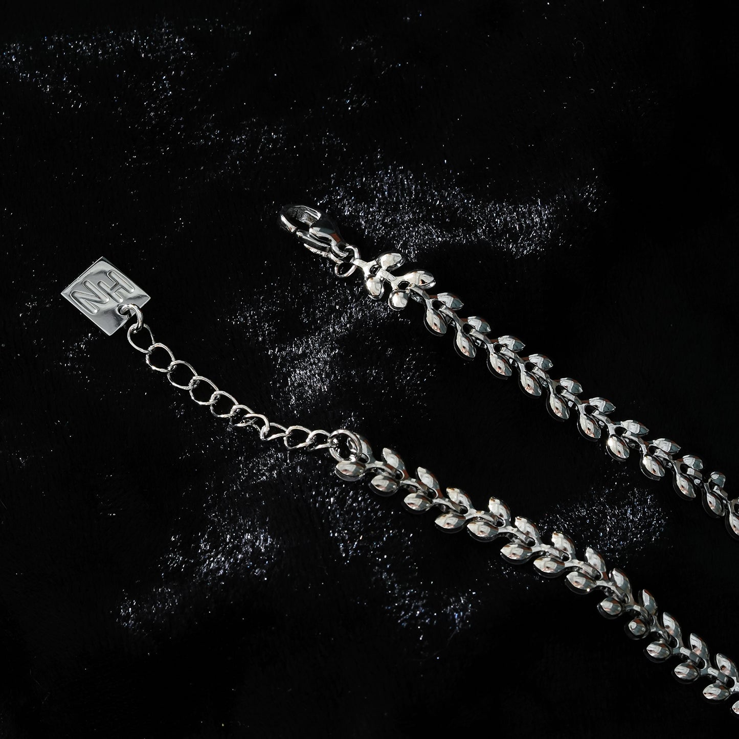 MAGDA Silver (White Gold): Leafy Patterned Bold Bracelet
