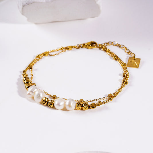 Style MARENTA 3469: Gilded Harmony Chain Bracelet with Gold Beads and Freshwater Pearls.