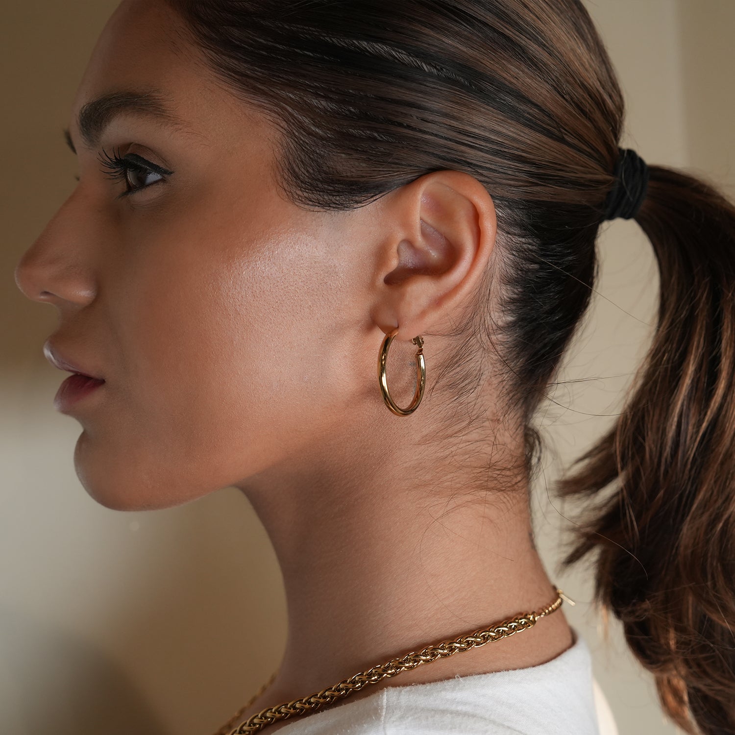 Style MICHI 1153: Mid-Width Essential Hoop Earrings Gold Size A