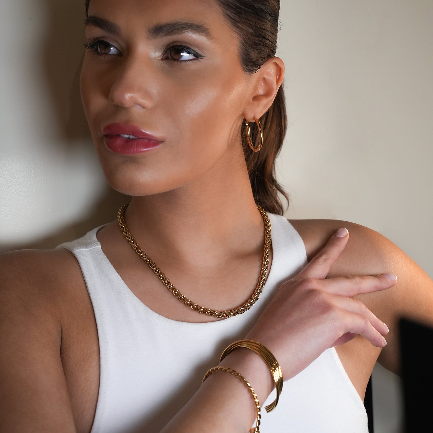 Style MICHI 1153: Mid-Width Essential Hoop Earrings Gold Size A