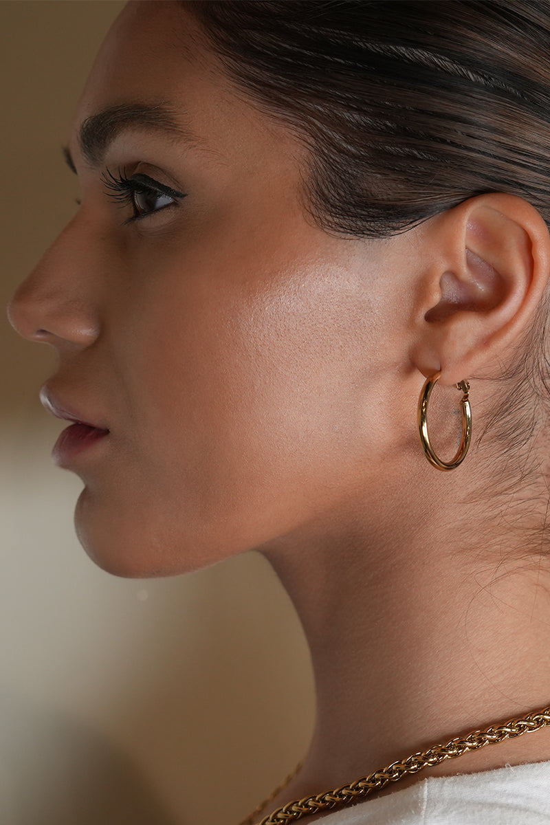 Style MICHI 1153: Mid-Width Essential Hoop Earrings Gold Size A