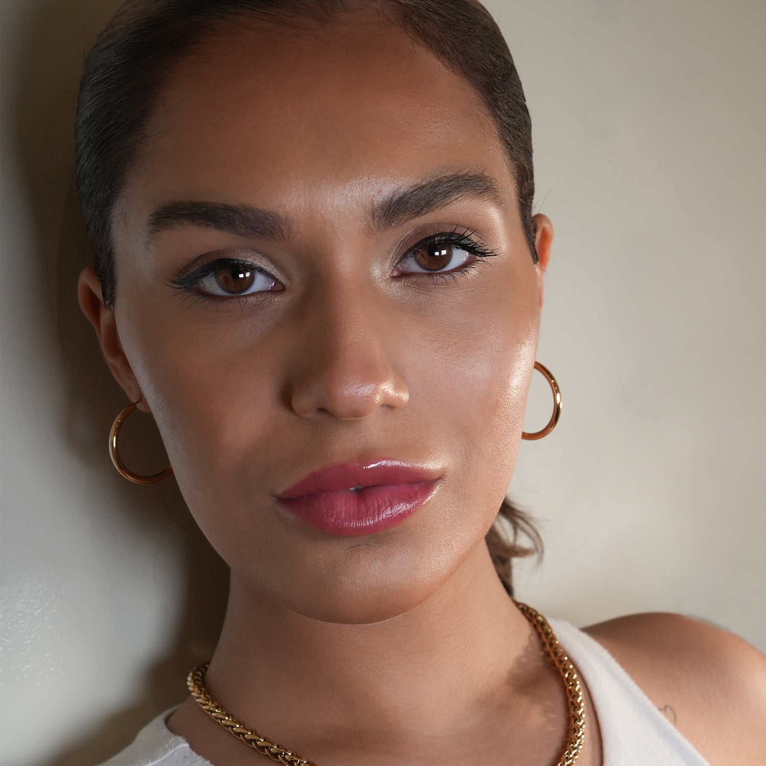 Style MICHI 1153: Mid-Width Essential Hoop Earrings Gold Size A
