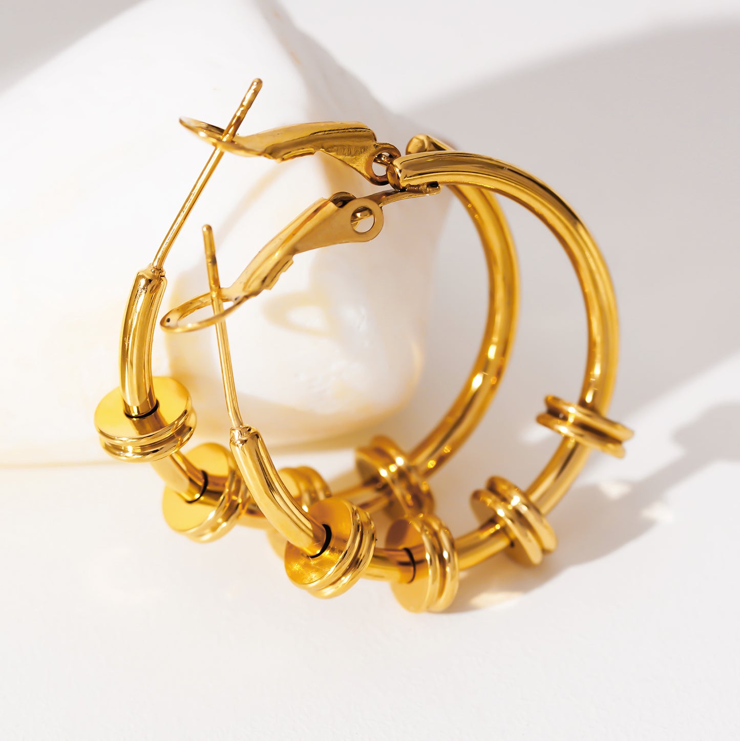 Style MINATO 5336: Modernist Hoop Earrings Anchoring Industrial-Chic Double Discs.