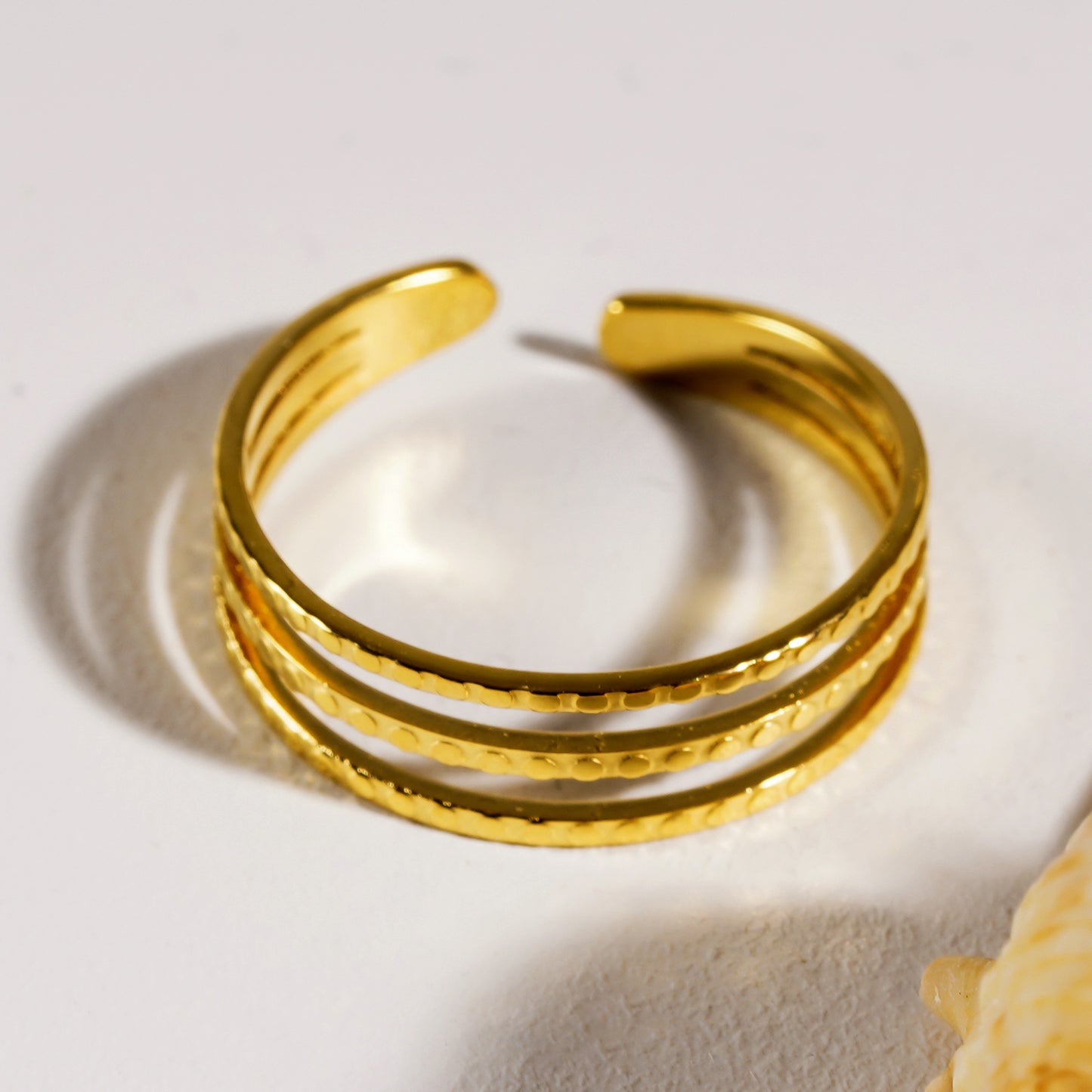 Style MYLAN 3503: Embossed Circles Triple Stacked Ring