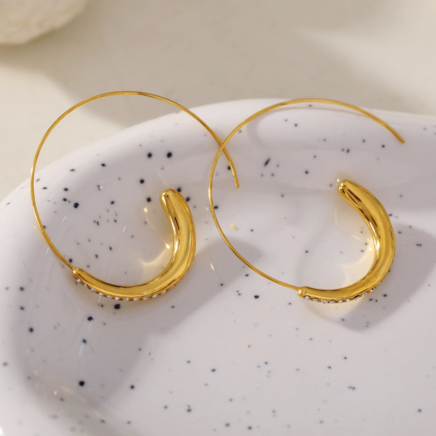 hackney-nine | hackneynine | Style LYSSA 89666: Geometric Earrings - Curved Elegance with Zirconia Sparkle.