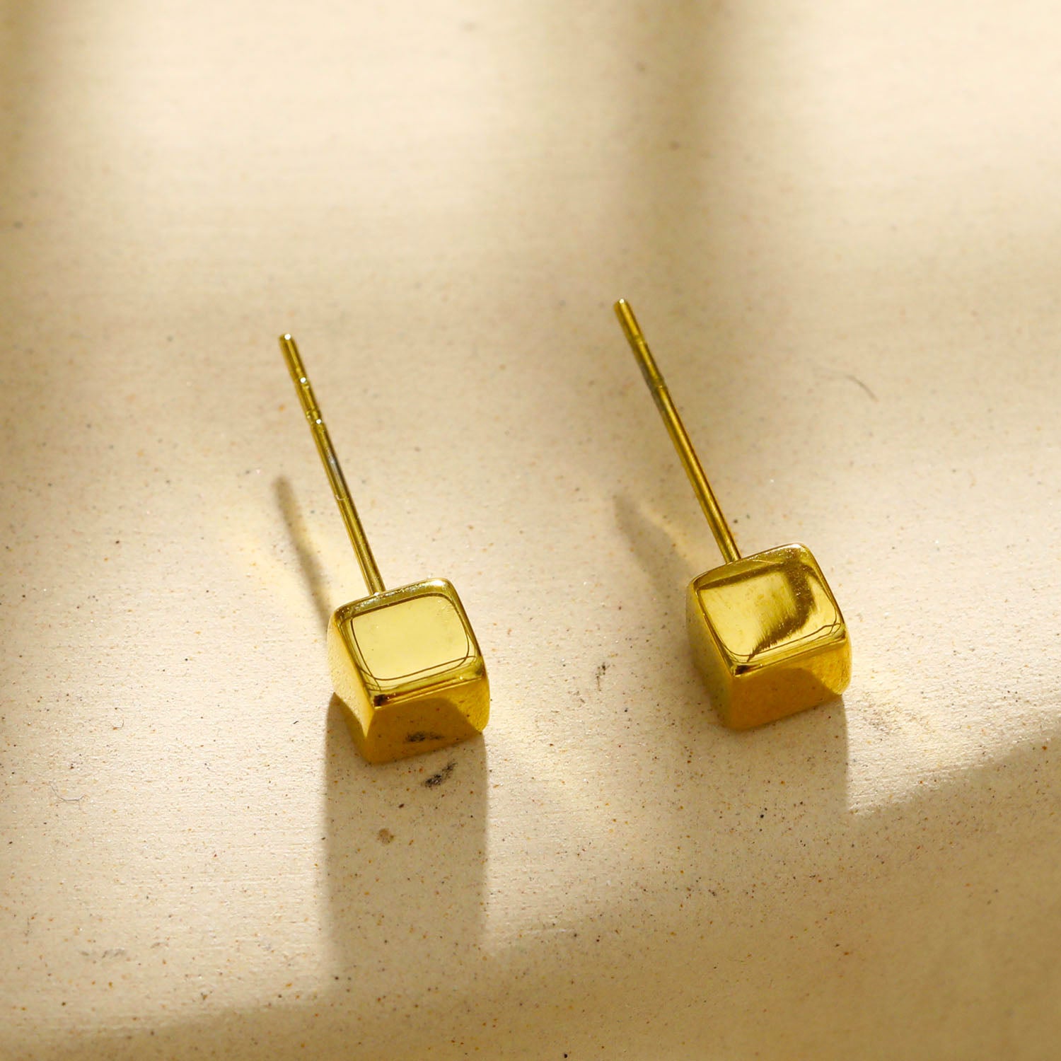 Style SYNNE: Square Bead Minimalist Stud Earrings in Gold Silver