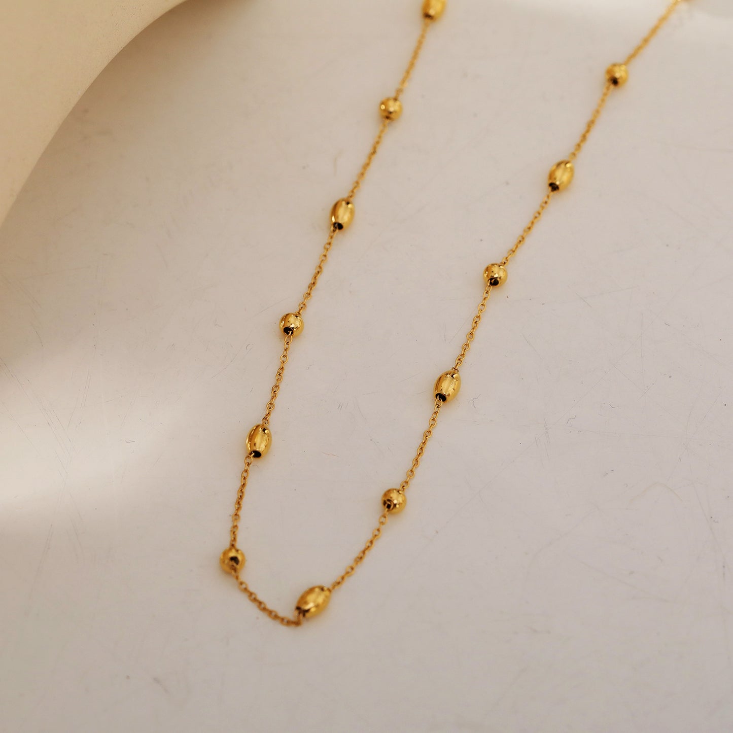 HACKNEY_NINE | Style VIGO 03348: Effortless & Essential Oval & Ball Beaded Chain Necklace.