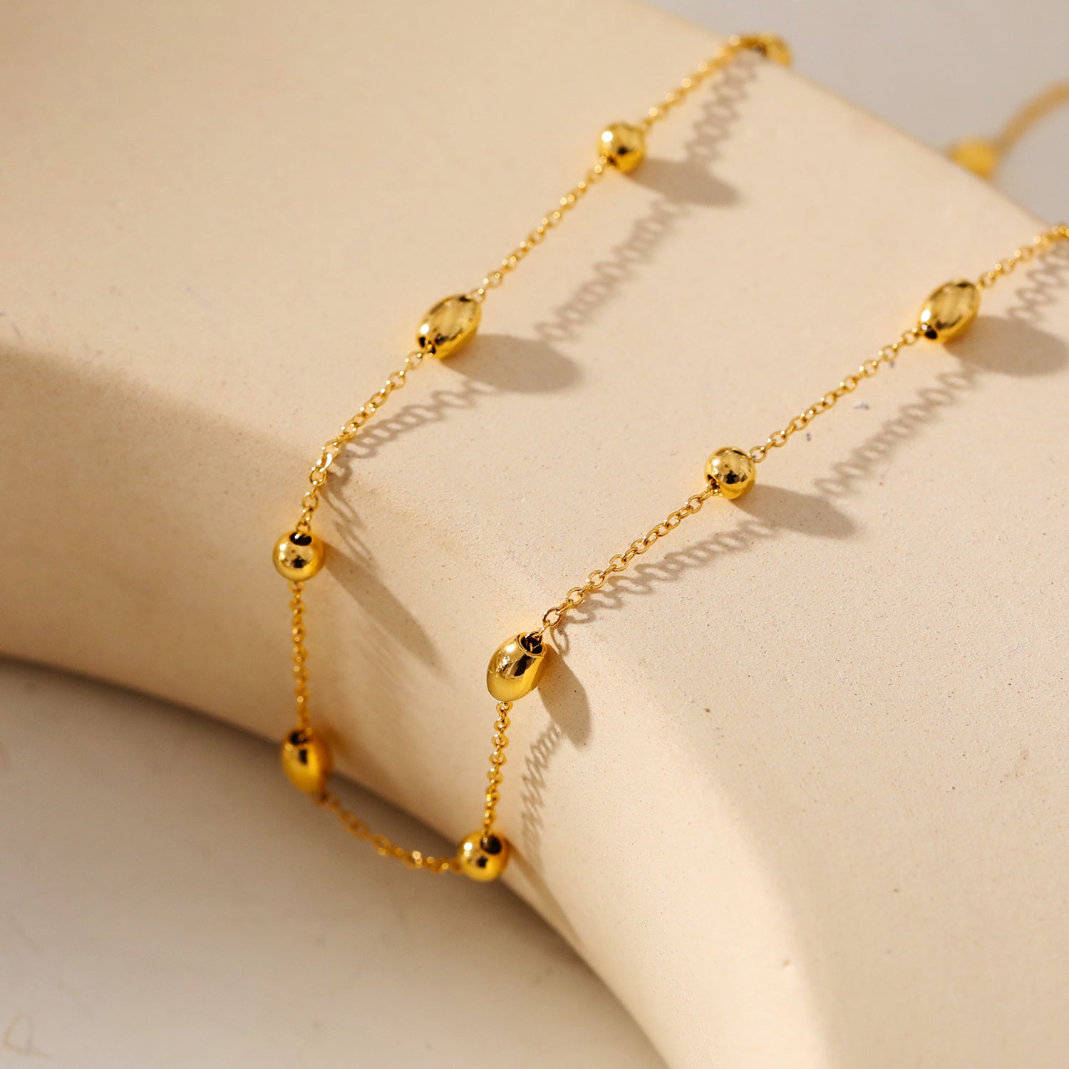 HACKNEY_NINE | Style VIGO 03348: Effortless & Essential Oval & Ball Beaded Chain Necklace.
