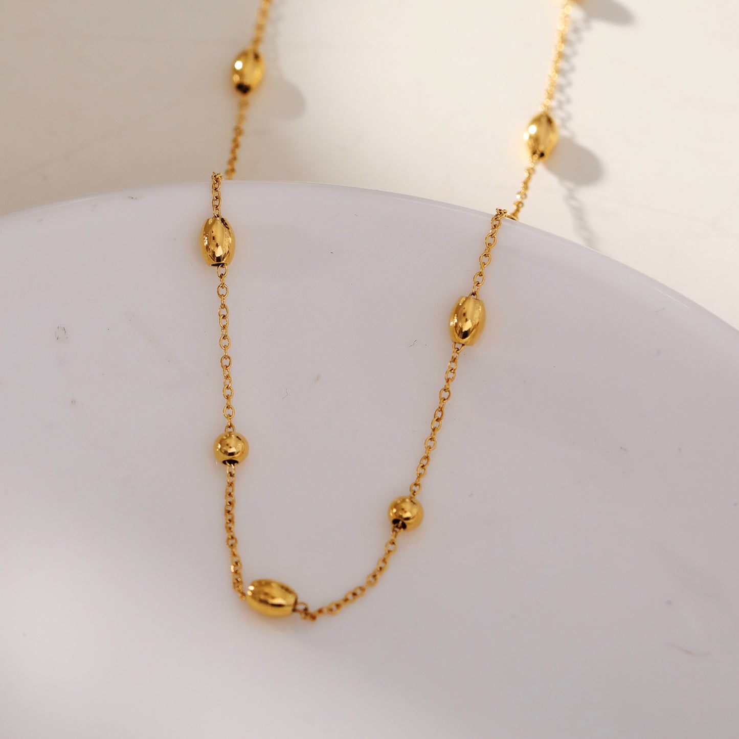 HACKNEY_NINE | Style VIGO 03348: Effortless & Essential Oval & Ball Beaded Chain Necklace.