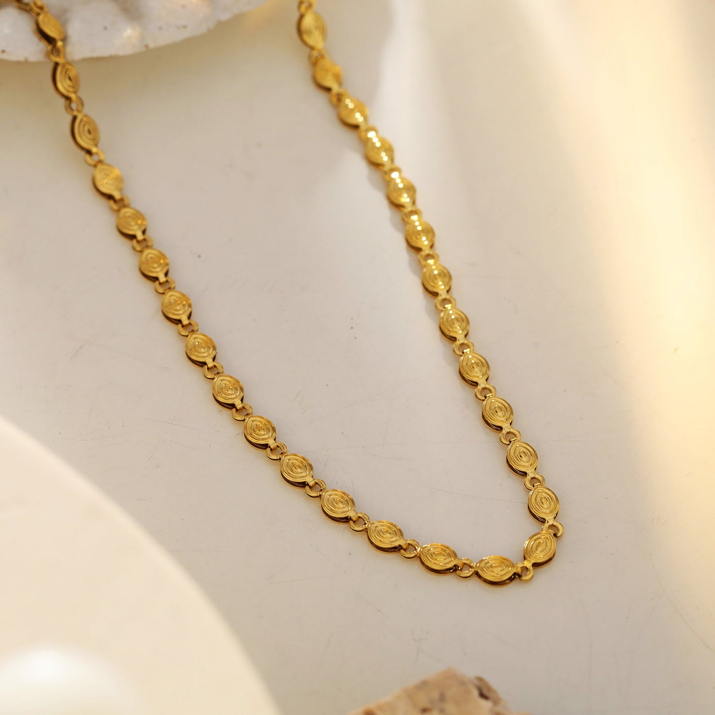 Style ANTHEA 85590: Patterned Oval Beaded Chain Necklace. | HACKNEY-NINE