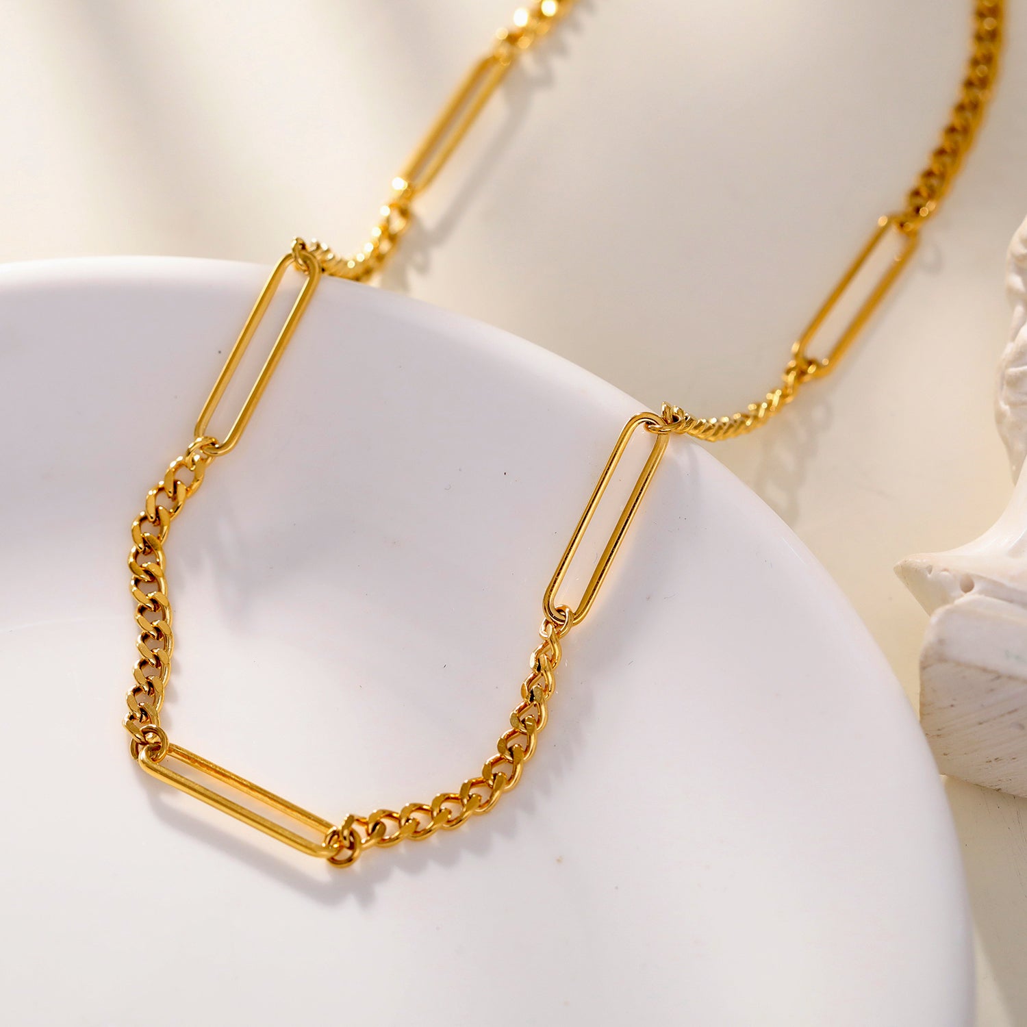 hackney-nine | Style CALYPSO 86528: Paper-Clip & Mini Figaro Chain Necklace.