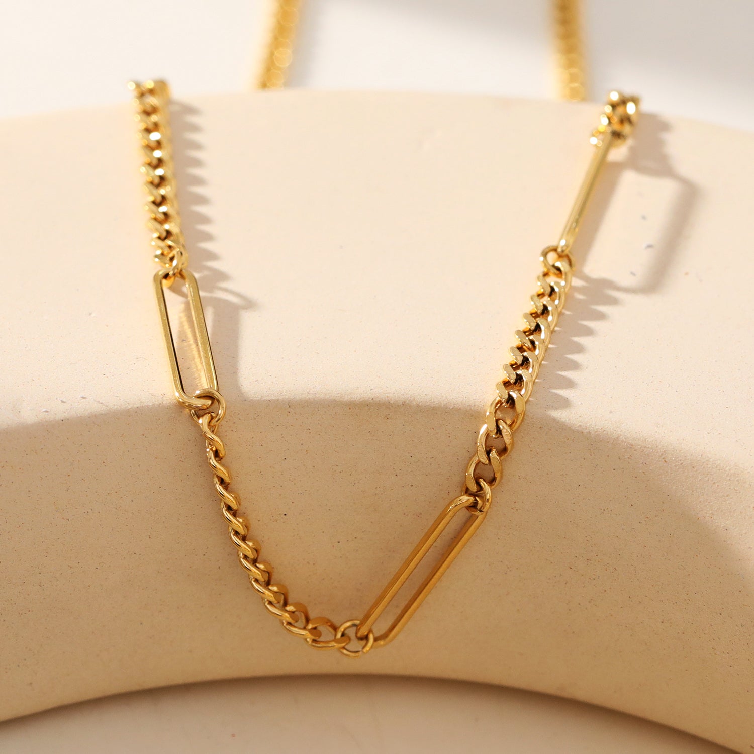 hackney-nine | Style CALYPSO 86528: Paper-Clip & Mini Figaro Chain Necklace.