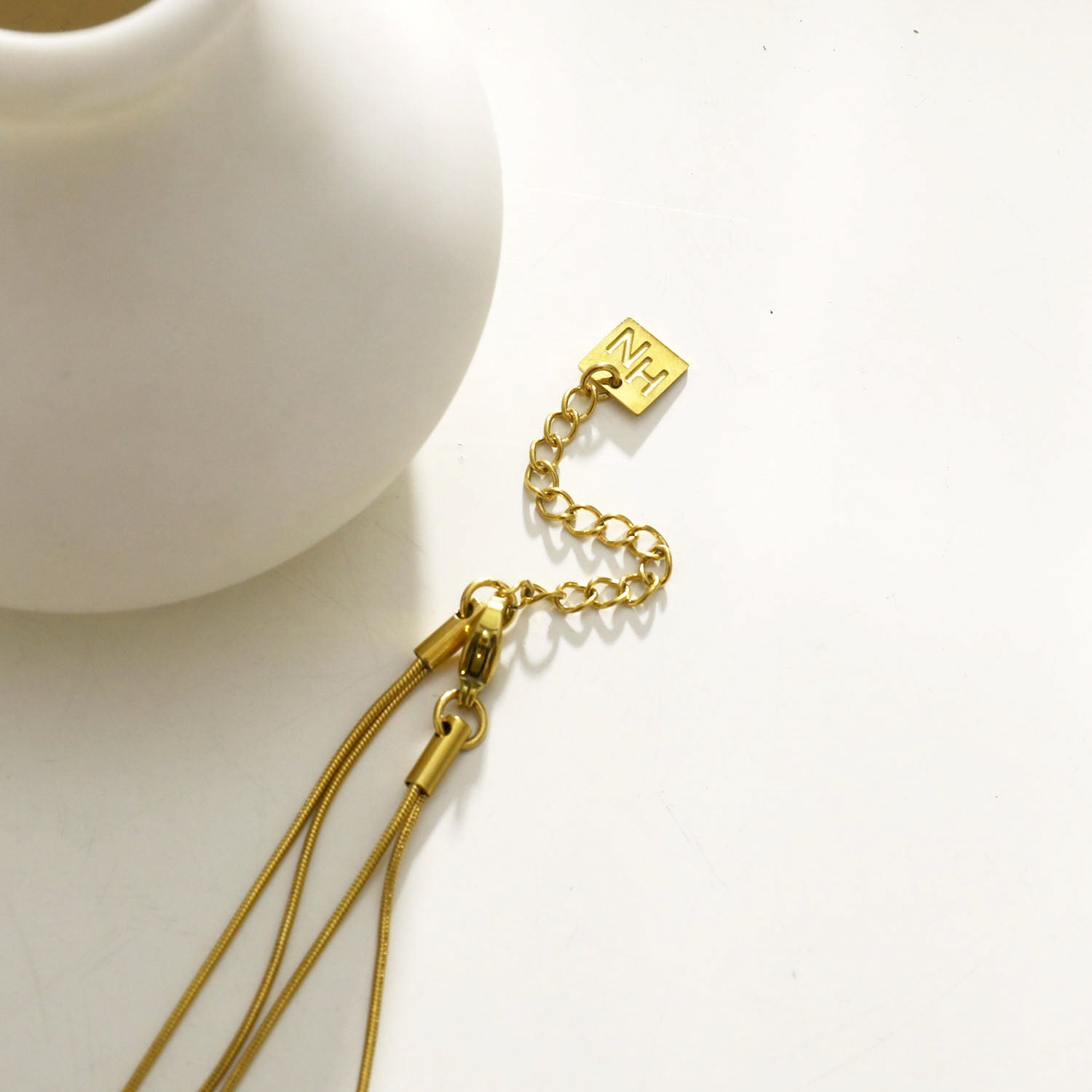 Style TELMA 202201: Lariat Style Multi Stranded Necklace.
