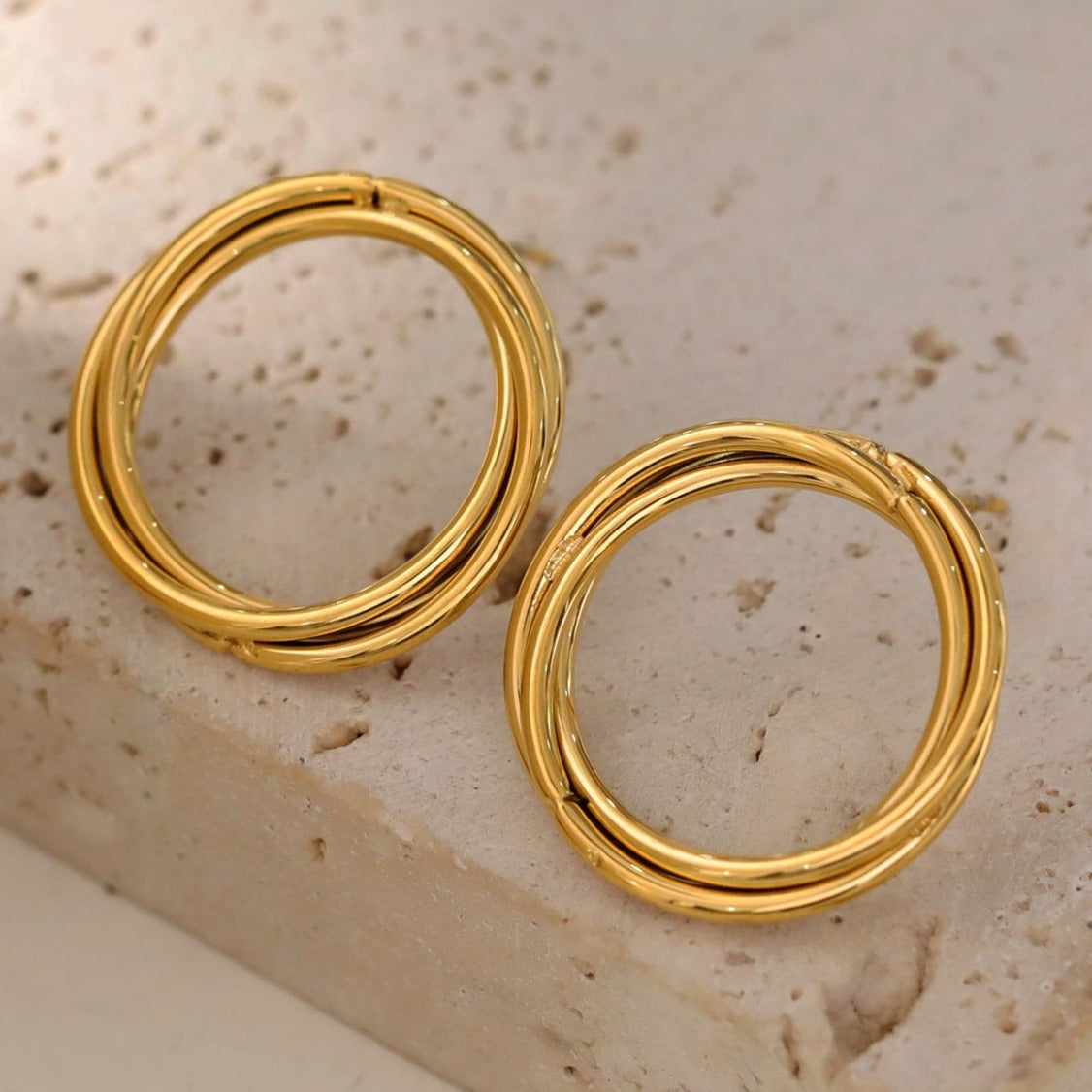 Style DELISIAS 49936: Triple Harmony - Three Overlapping Rings Hoop Earrings