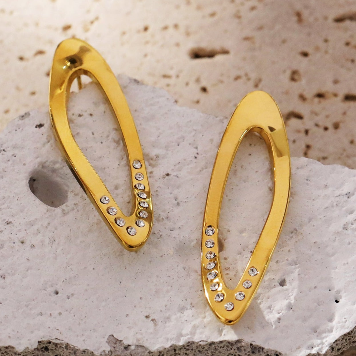 Style: ESSABEL 53285: Zirconia Embedded Sculpted & Twisted Hoop Earrings