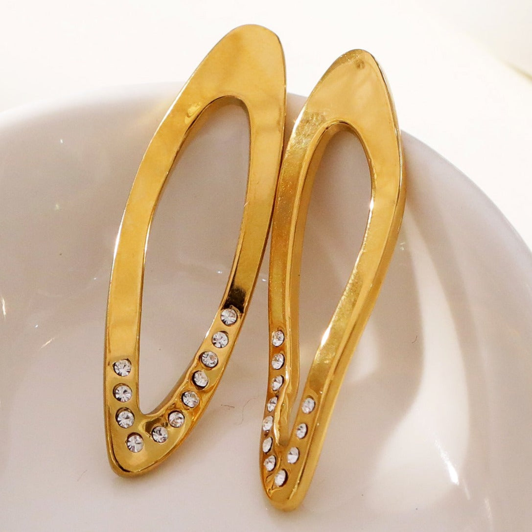 Style: ESSABEL 53285: Zirconia Embedded Sculpted & Twisted Hoop Earrings