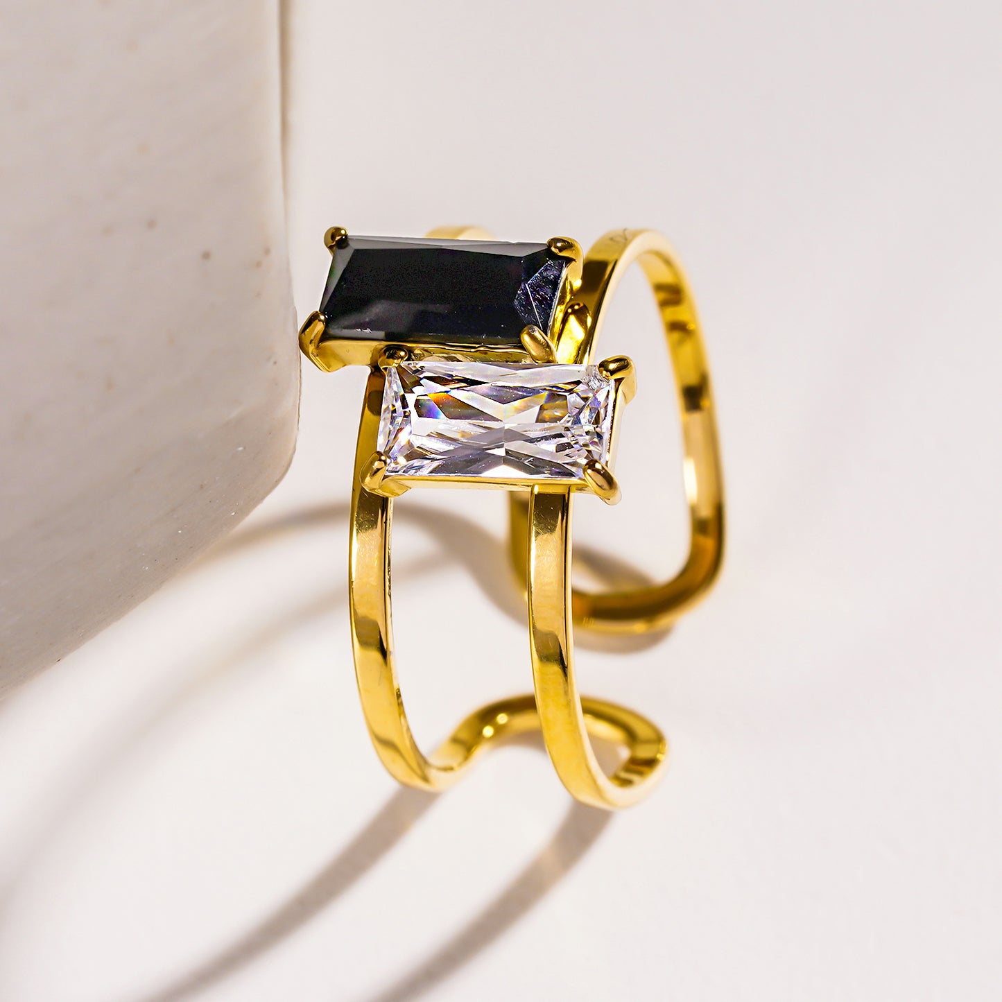 Style RIADEL 4966: Dual-Radiance Black & Clear Zirconia Banded Ring.