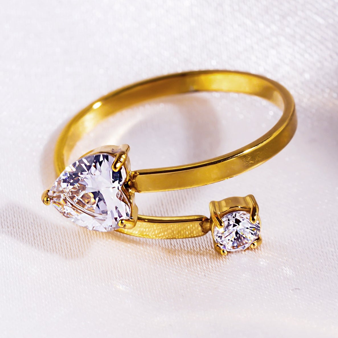 Style RIZALINA 3402: Classic Band Ring Anchoring Heart Shaped & Rounded Zirconia Gemstones.