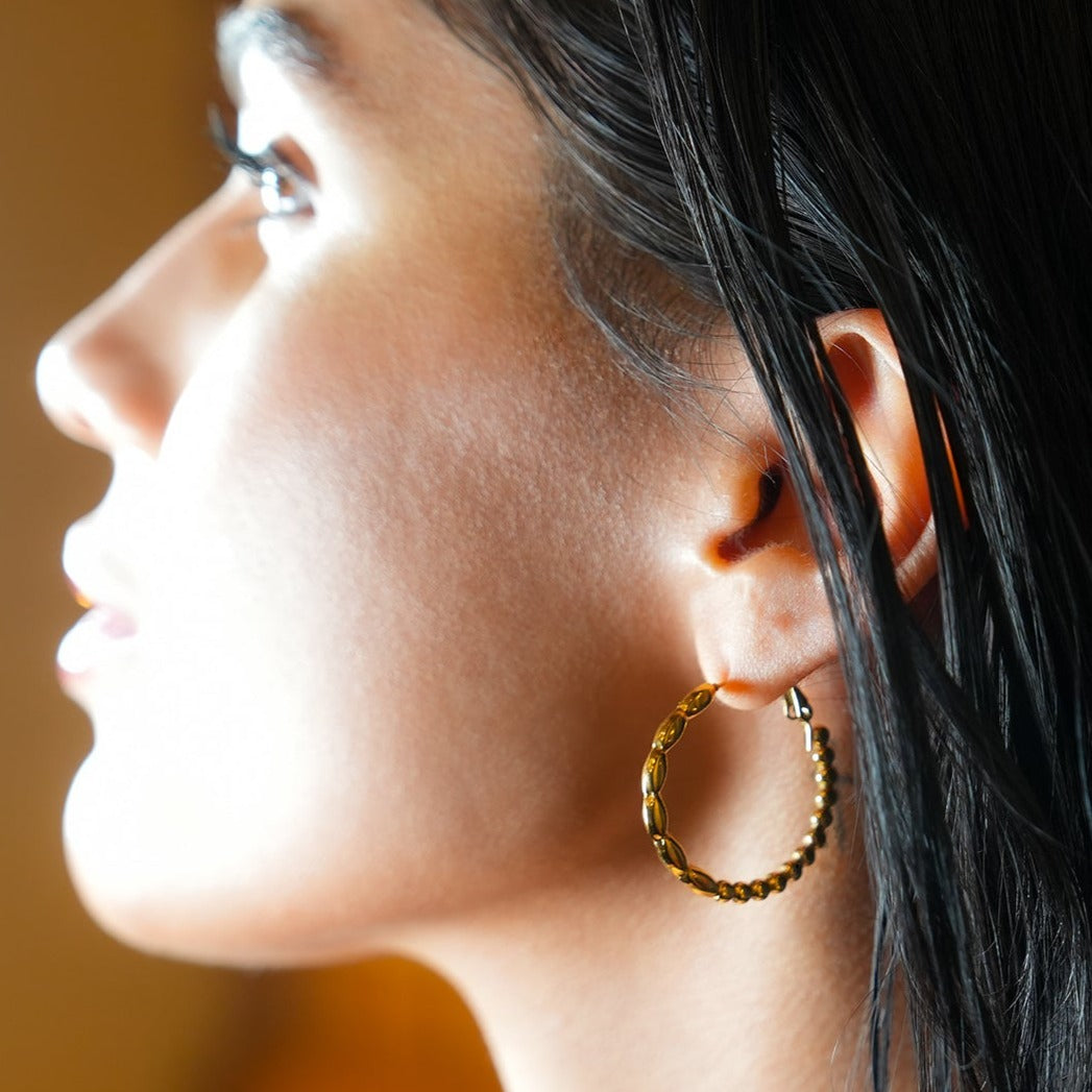 Style SAOREI 6562: Dual Beaded Hoop Earrings.
