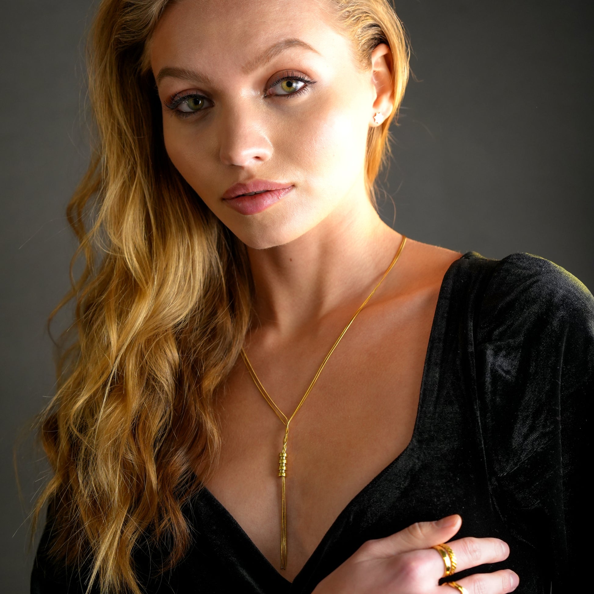 Style TELMA 202201: Lariat Style Multi Stranded Necklace.