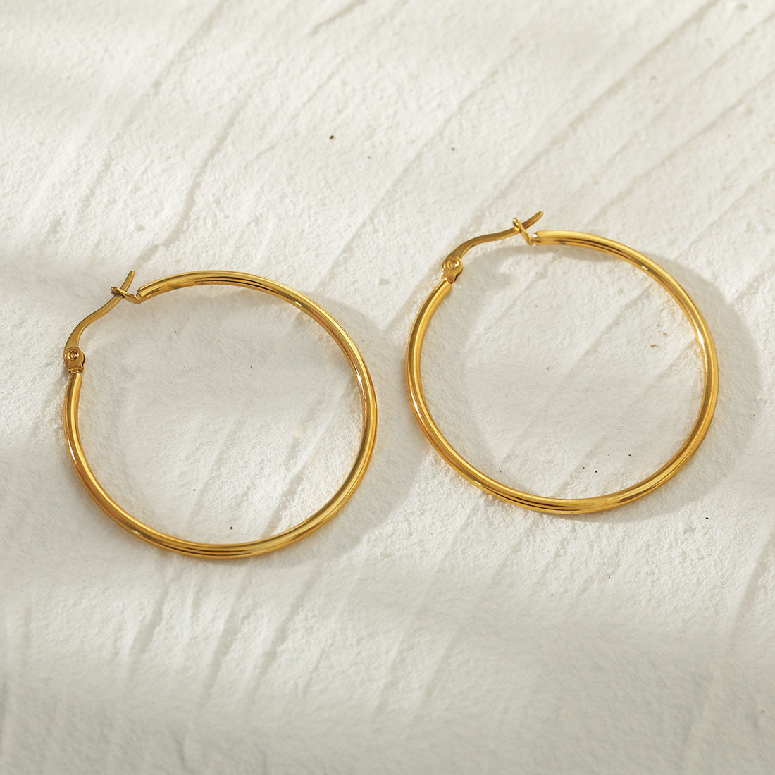 hackney_nine | hackneynine | BIANCA21089_earrings | affordable_jewelry | dainty_jewelry | stainless_steel_jewelry | 18K_gold_jewelry | gold_dipped_jewelry | gold-jewelry |hoops | hoop_earrings