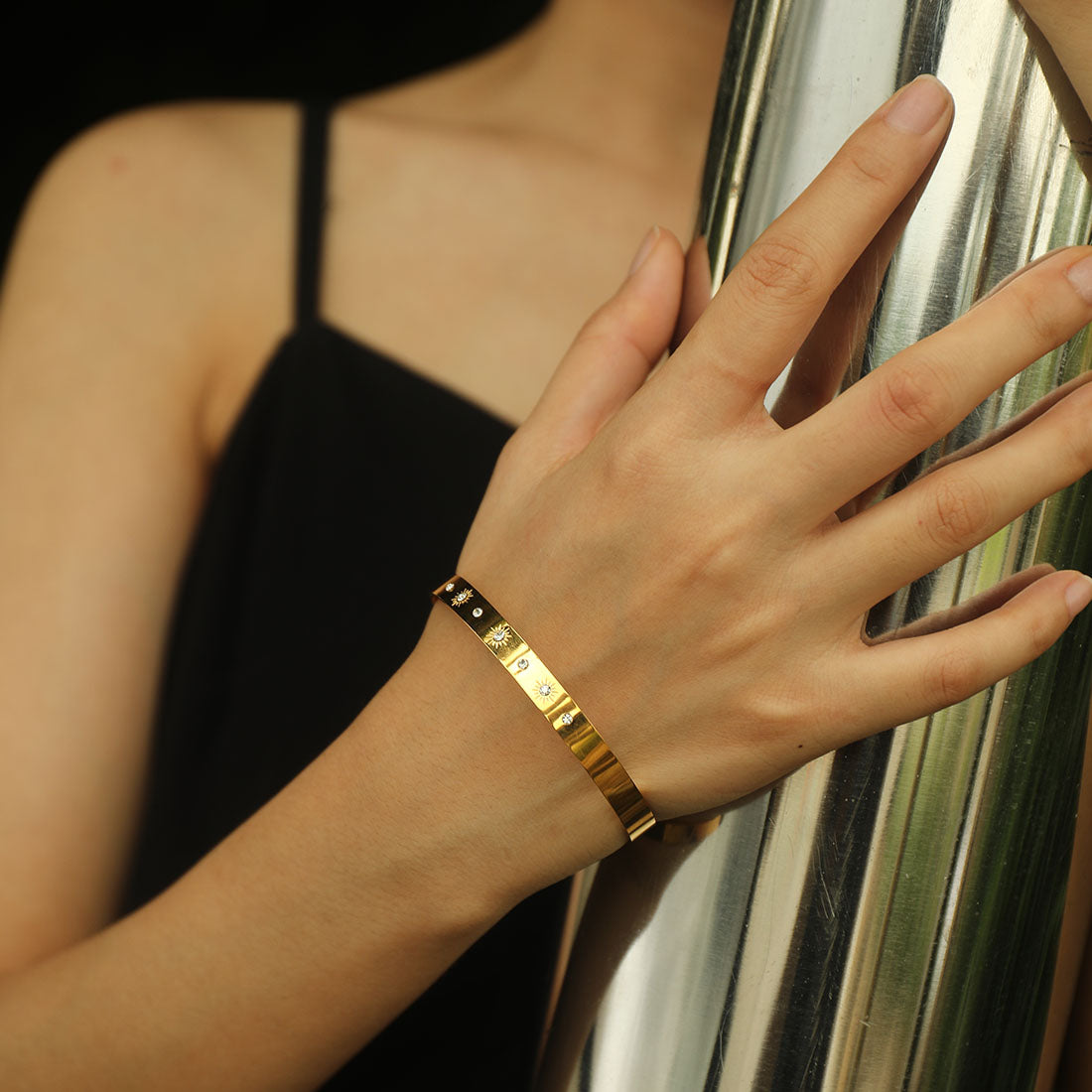 CHIMAKAK:  Minimalist Zirconia (CZ) Bracelet – Classic Band with Star-Engraved Gemstone Settings for Elegant Style