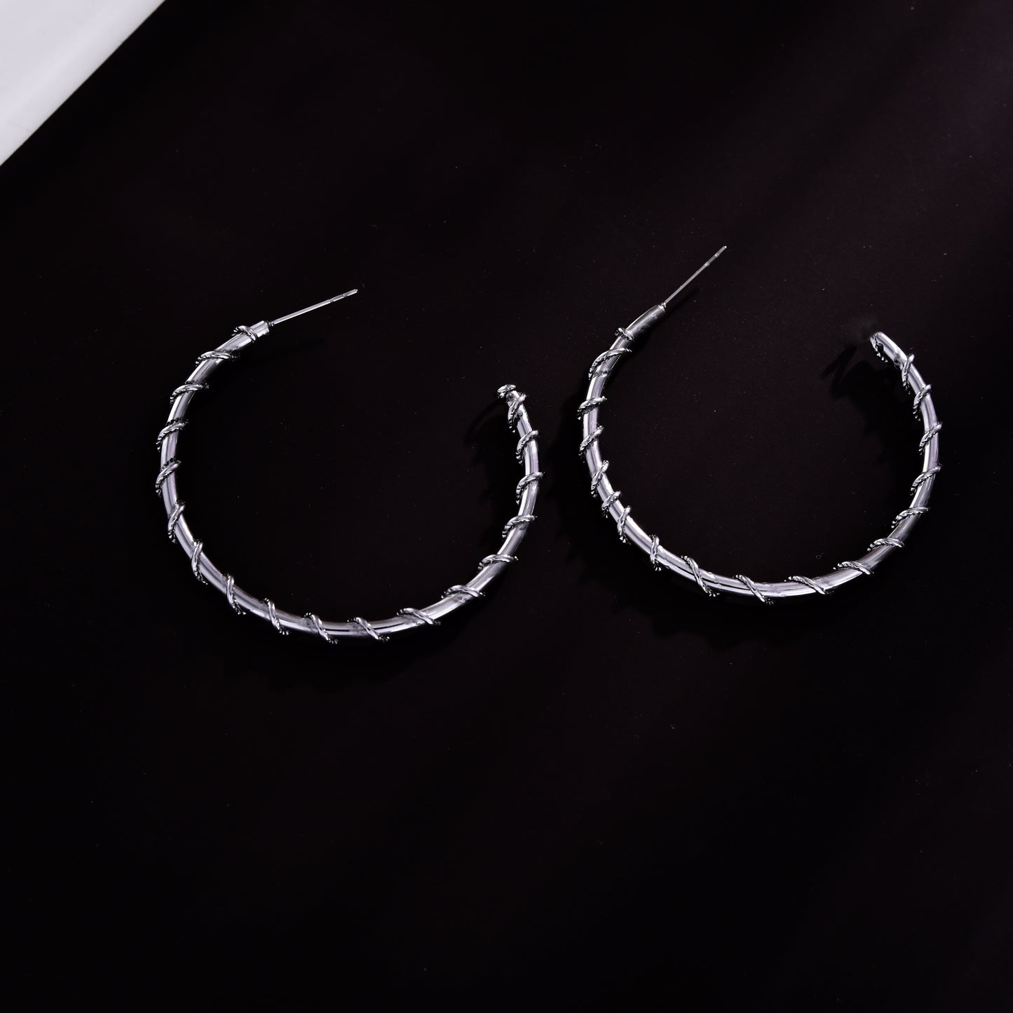 ELNA Silver Hoop Earrings with a Decorative Twist