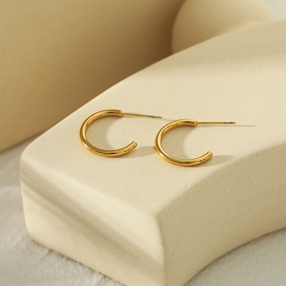hackney_nine | hackneynine | FLORA21281 | affordable_jewelry | dainty_jewelry | stainless_steel_jewelry | 18K_gold_jewelry | gold_dipped_jewelry | gold-jewelry | hoops_earrings | classic_hoops | gold_hoops