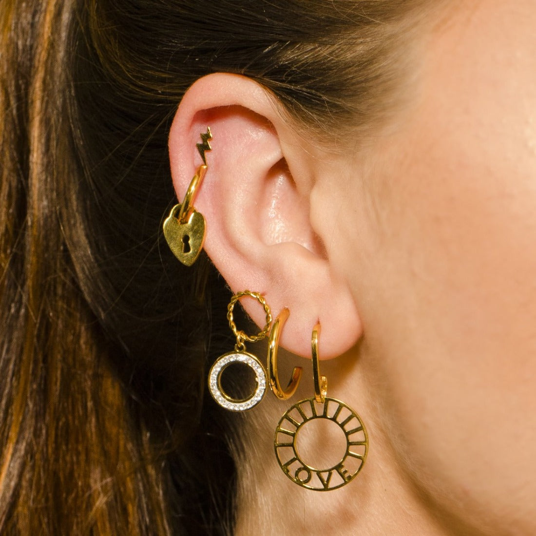 hackney_nine | hackneynine | FLORA21281 | affordable_jewelry | dainty_jewelry | stainless_steel_jewelry | 18K_gold_jewelry | gold_dipped_jewelry | gold-jewelry | hoops_earrings | classic_hoops | gold_hoops